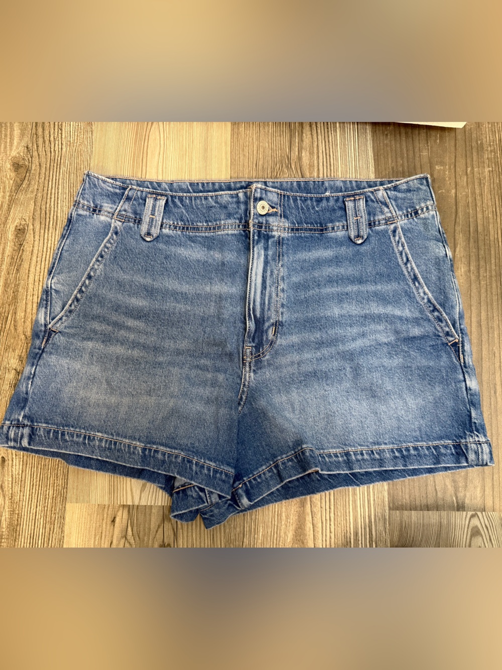 American Eagle Mom Short